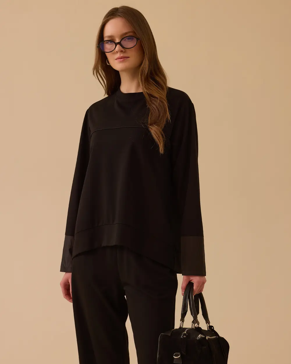 Yuvarlak Yaka Biye Detaylı Sweatshirt