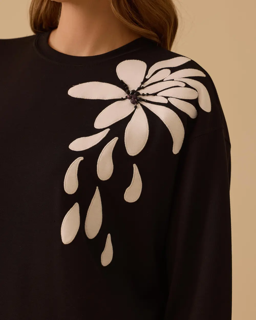Nakışlı Boncuk Detaylı Sweatshirt