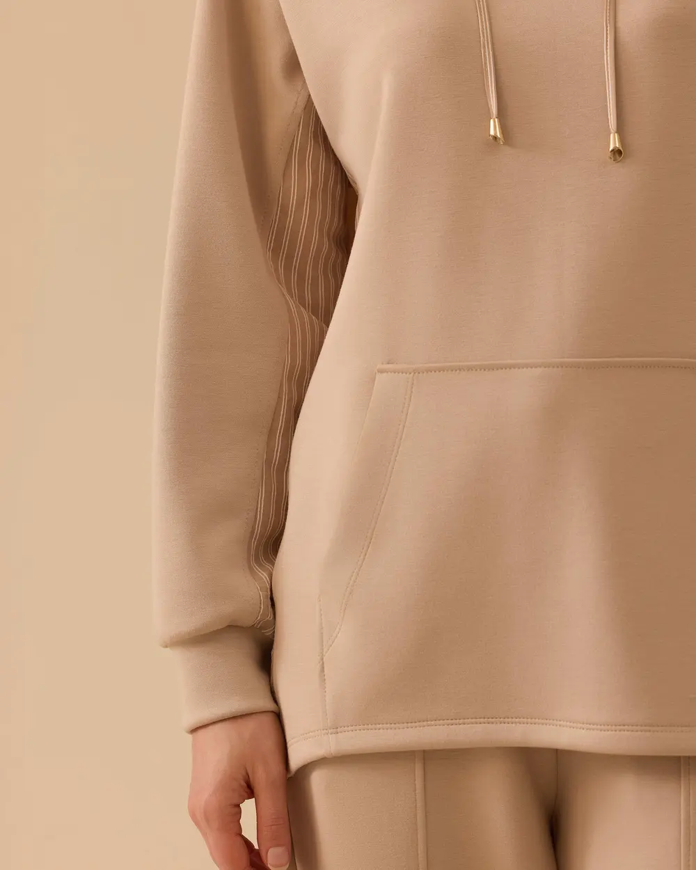 Kapüşonlu Arka Çizgili Sweatshirt