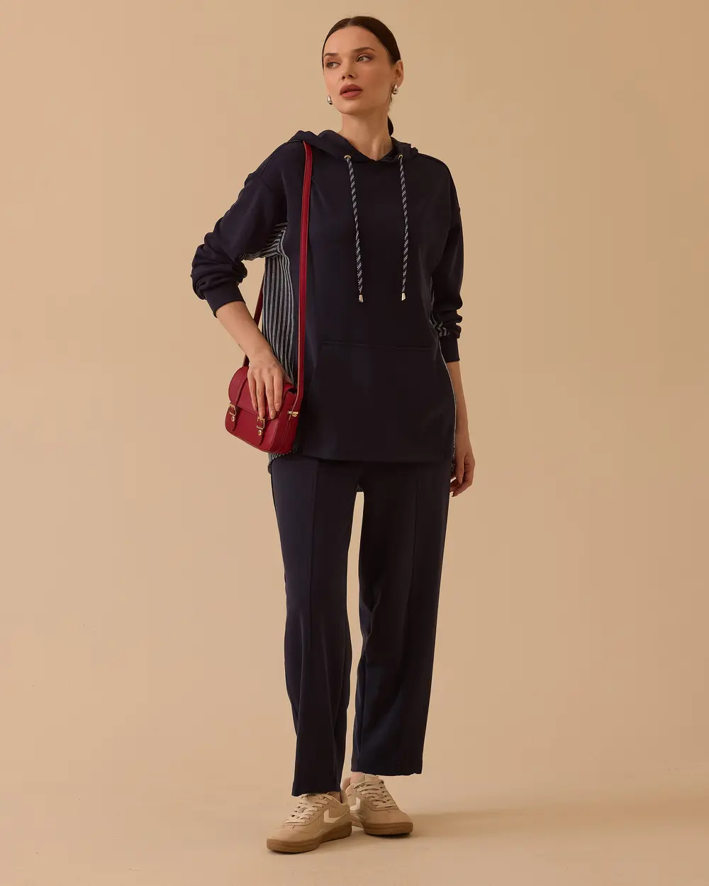 Kapüşonlu Arka Çizgili Sweatshirt