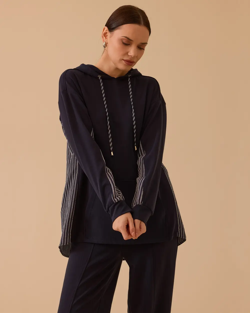 Kapüşonlu Arka Çizgili Sweatshirt