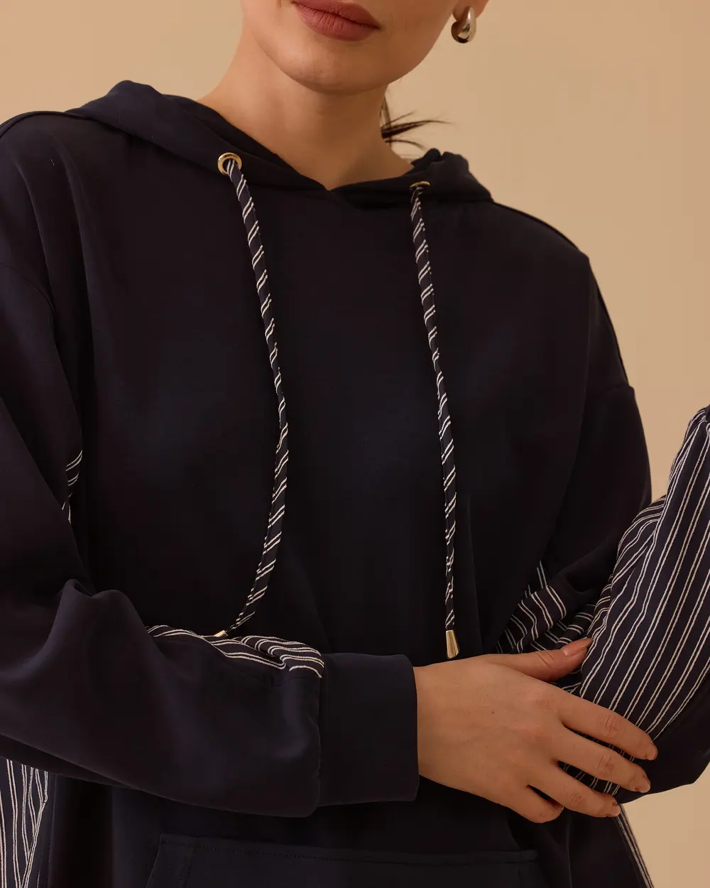 Kapüşonlu Arka Çizgili Sweatshirt