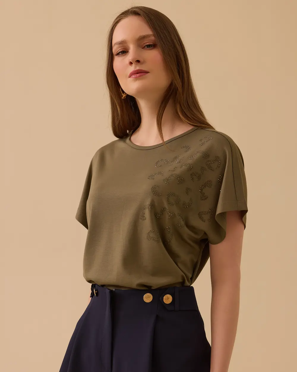 Boncuk Detaylı Düşük Kol Tişört