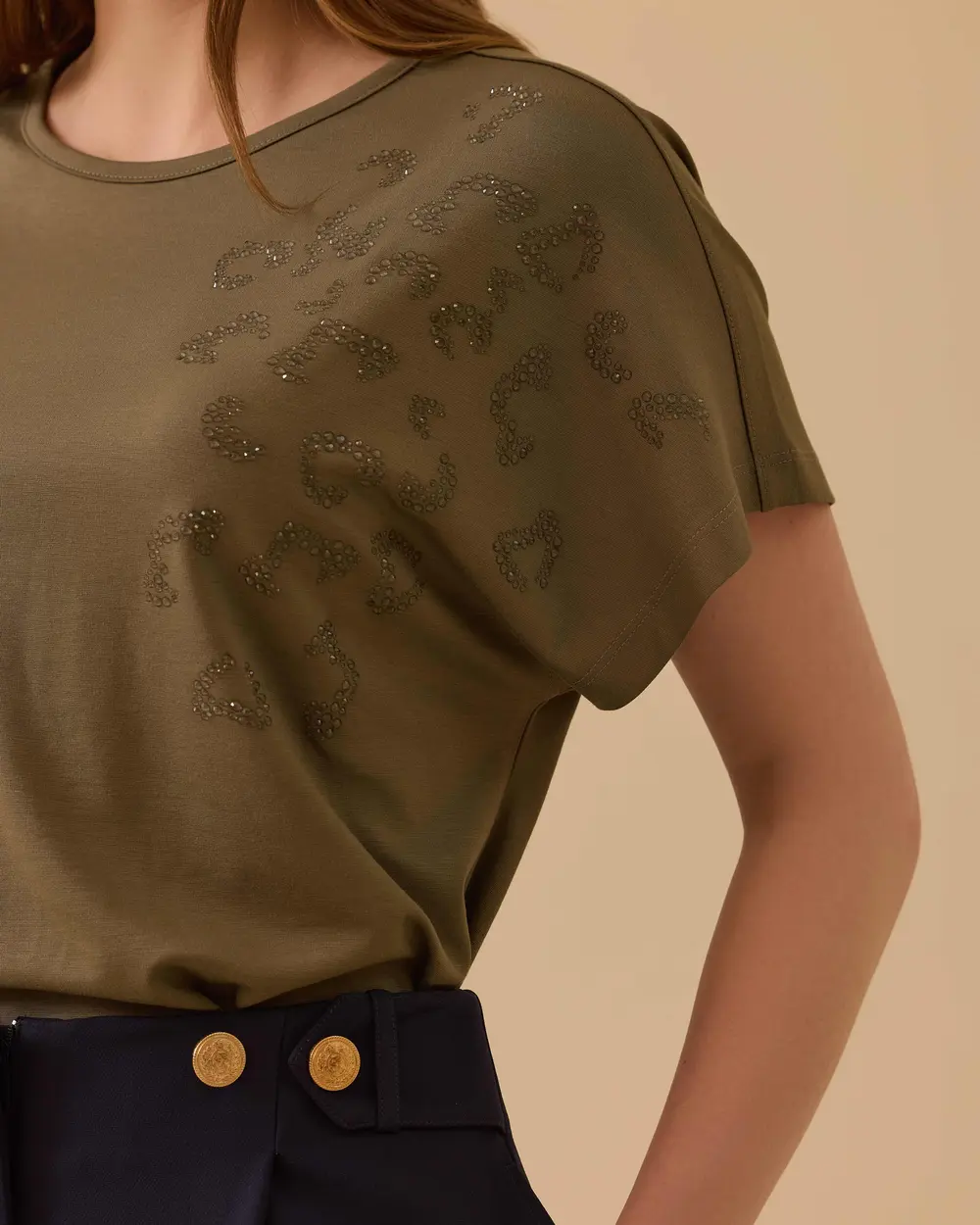 Boncuk Detaylı Düşük Kol Tişört