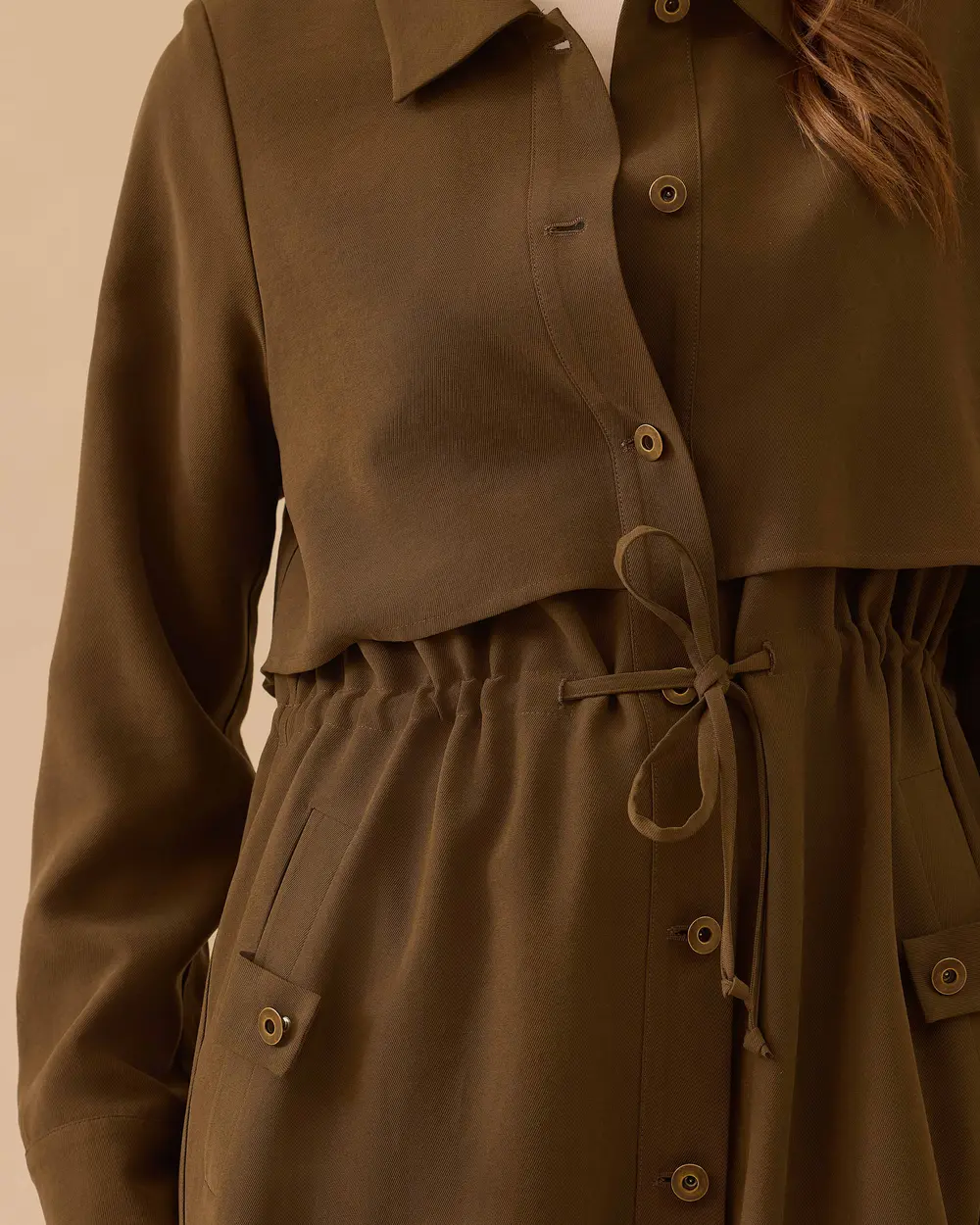 Katmanlı Bel Bağcıklı Düğmeli Kap