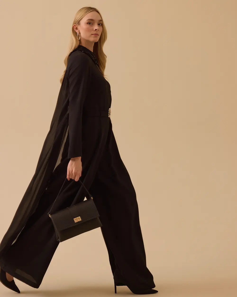 Pul Yakalı Pelerin Detaylı Tulum