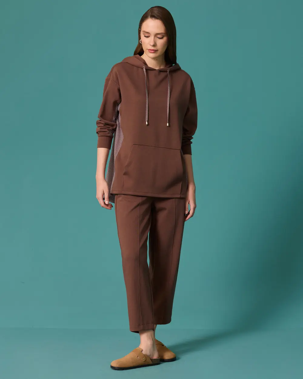 Slim-Fit Sweatpants with Stitching Details