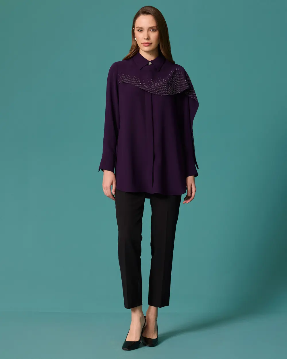 Stylish Tunic with a Shawl Accessory
