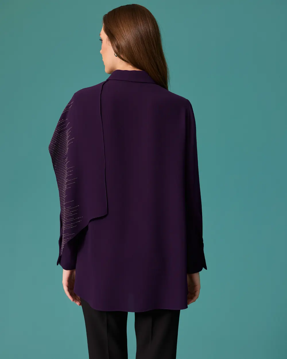Stylish Tunic with a Shawl Accessory