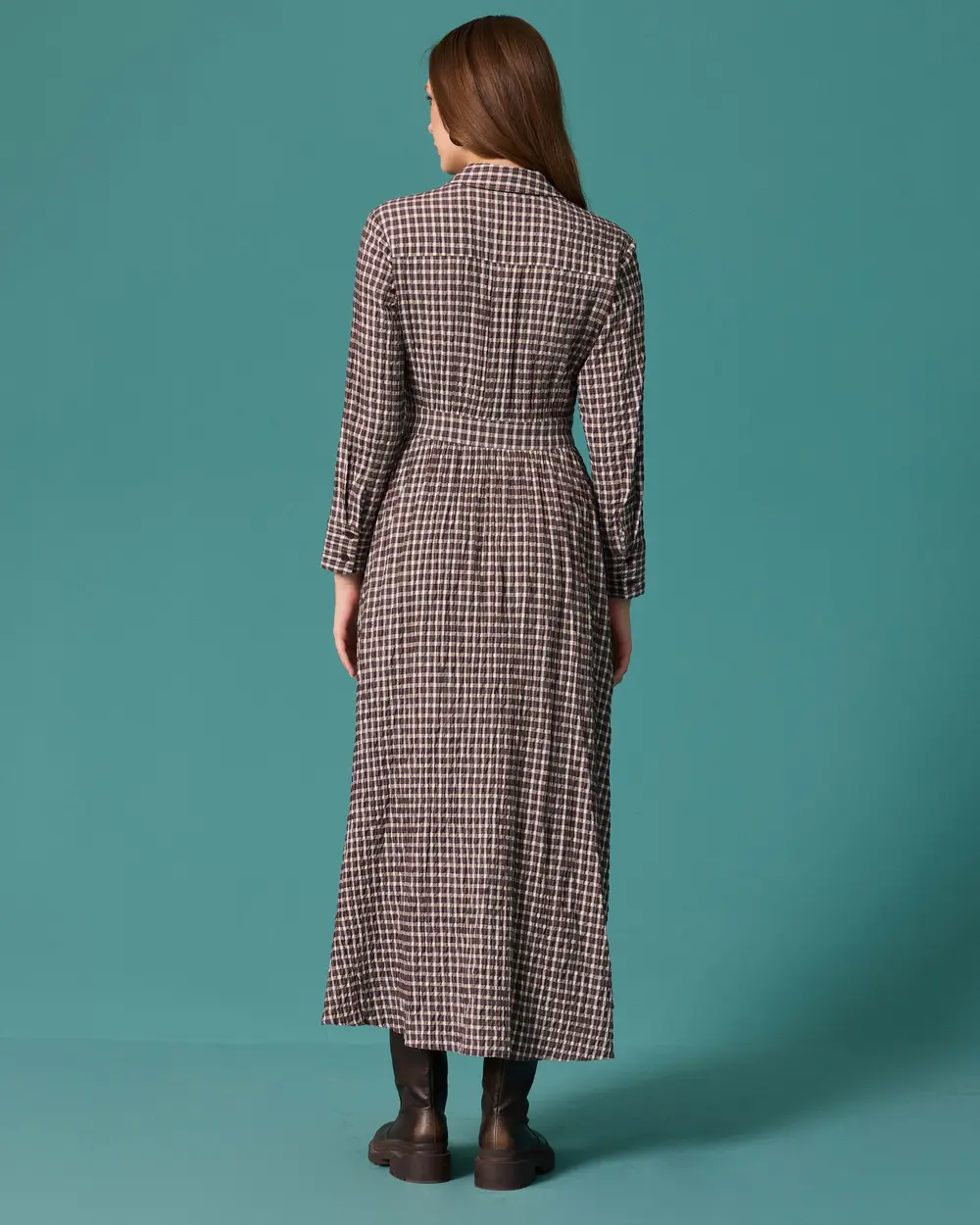 Classic-Collar Dress with a Plaid Pattern and Belt