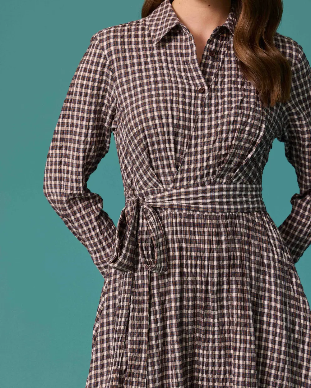 Classic-Collar Dress with a Plaid Pattern and Belt