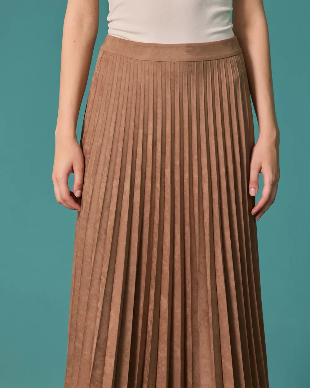 High-Waisted Suede-Look Pleated Skirt