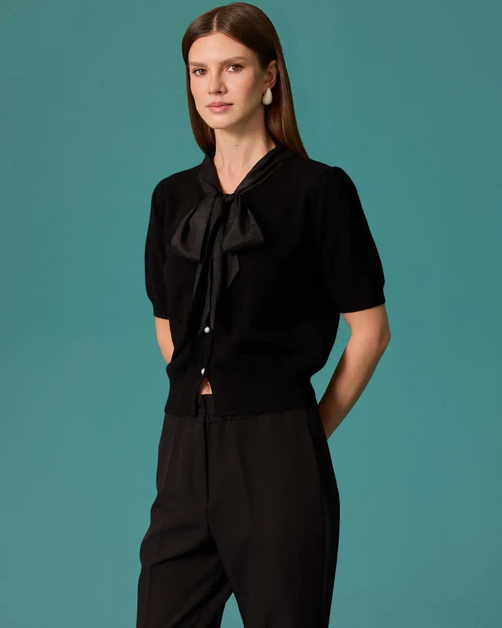 Short-Sleeved Knit Cardigan with a Scarf Collar