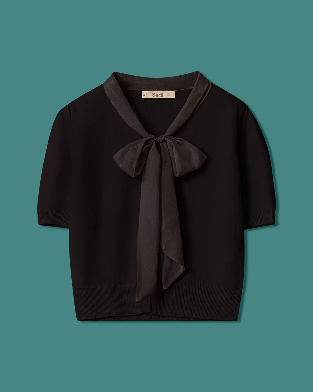 Short-Sleeved Knit Cardigan with a Scarf Collar