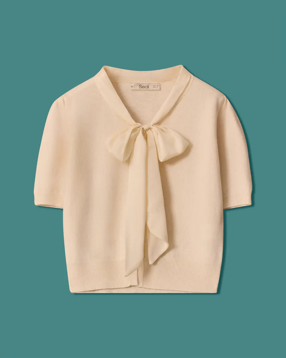 Short-Sleeved Knit Cardigan with a Scarf Collar