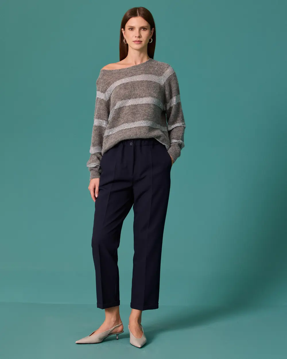 Yuvarlak Yaka Pul Şerit Detaylı Triko Kazak