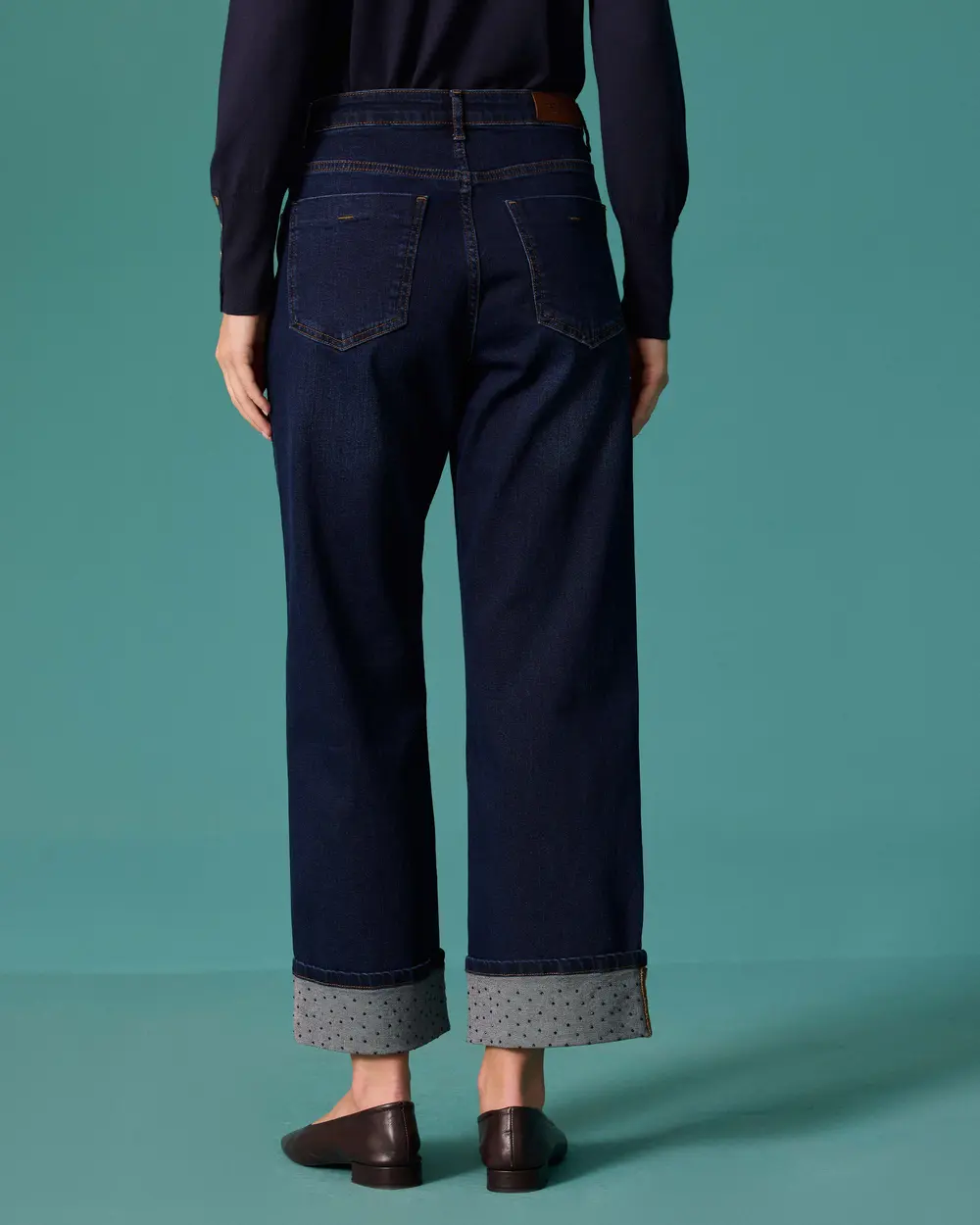 Paça Taş Detaylı Jean Pantolon