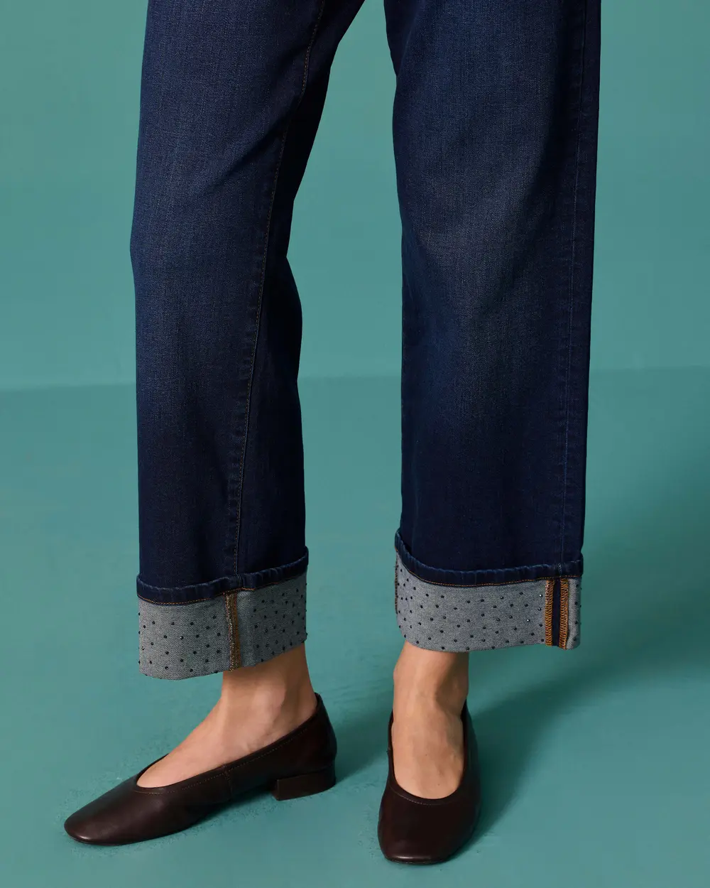 Paça Taş Detaylı Jean Pantolon