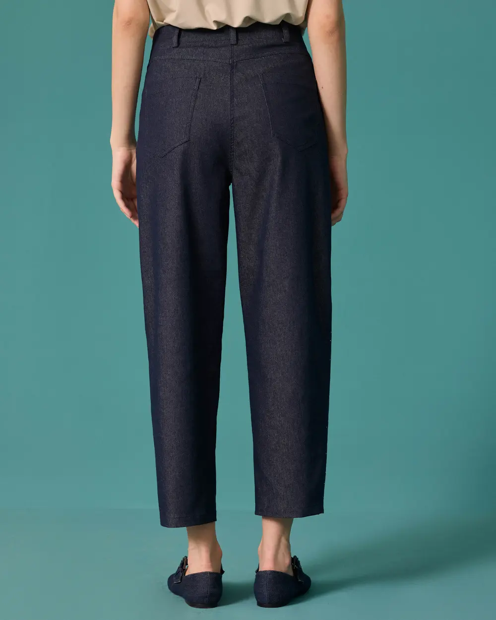 Taş Detaylı Düz Kesim Denim Pantolon