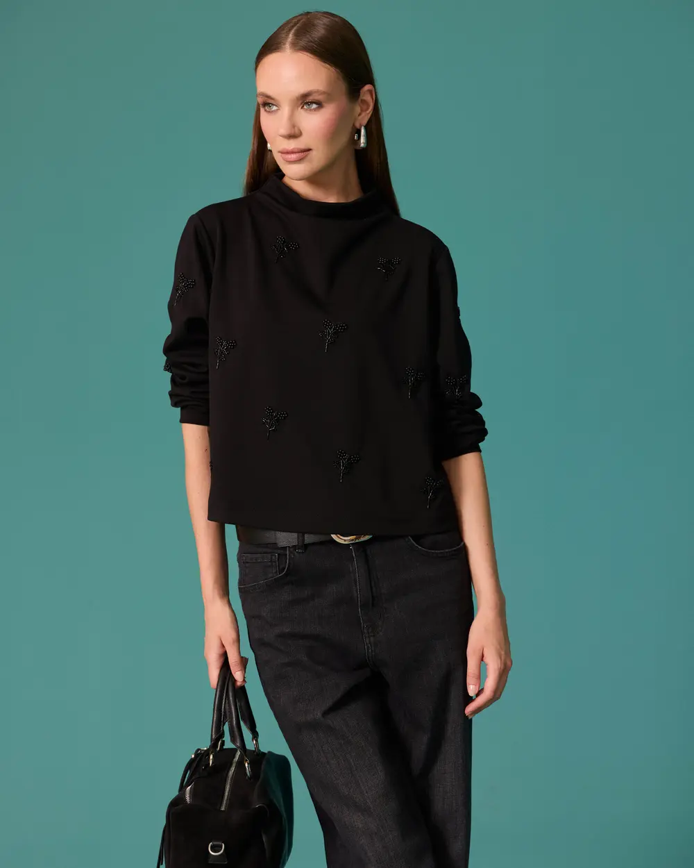 İnci Çiçek Detaylı Dik Yaka Sweatshirt