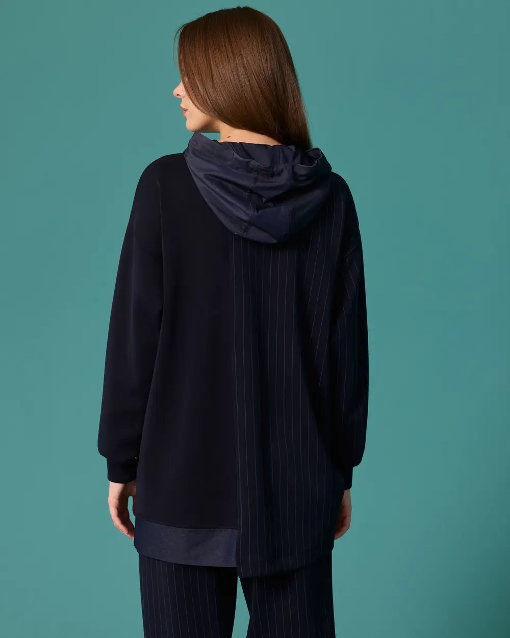 Çizgi Detaylı Büzgülü Kapüşonlu Sweatshirt