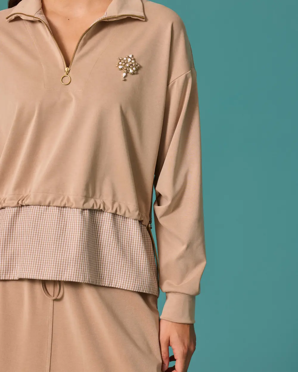 Rhinestone Brooch and Checkered-Detail Zipper Sweatshirt