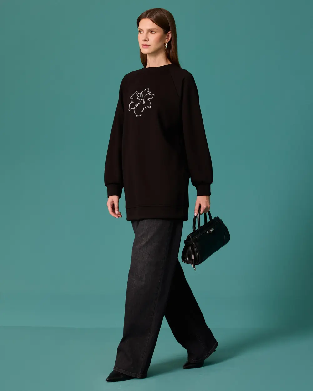 Çiçek Aplikeli Bisiklet Yaka Sweatshirt