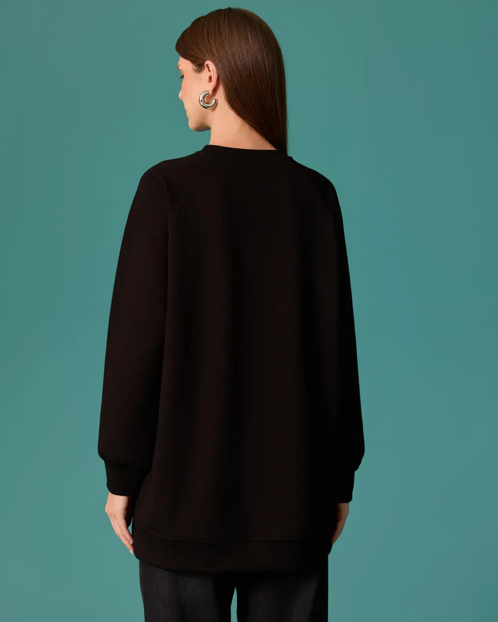Çiçek Aplikeli Bisiklet Yaka Sweatshirt
