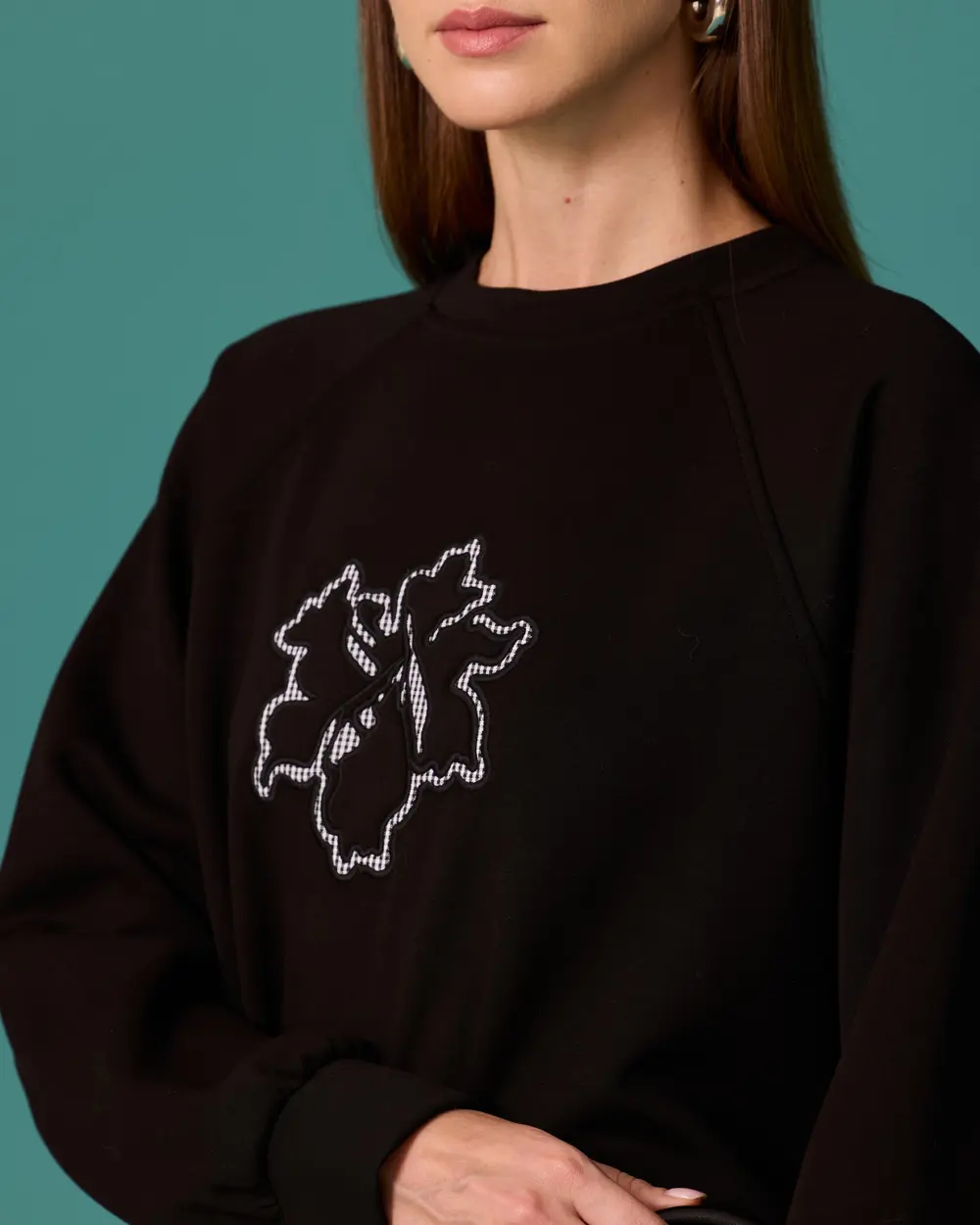 Çiçek Aplikeli Bisiklet Yaka Sweatshirt