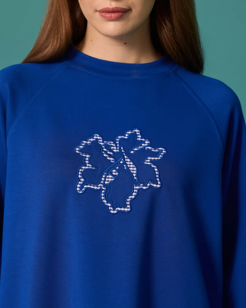 Çiçek Aplikeli Bisiklet Yaka Sweatshirt