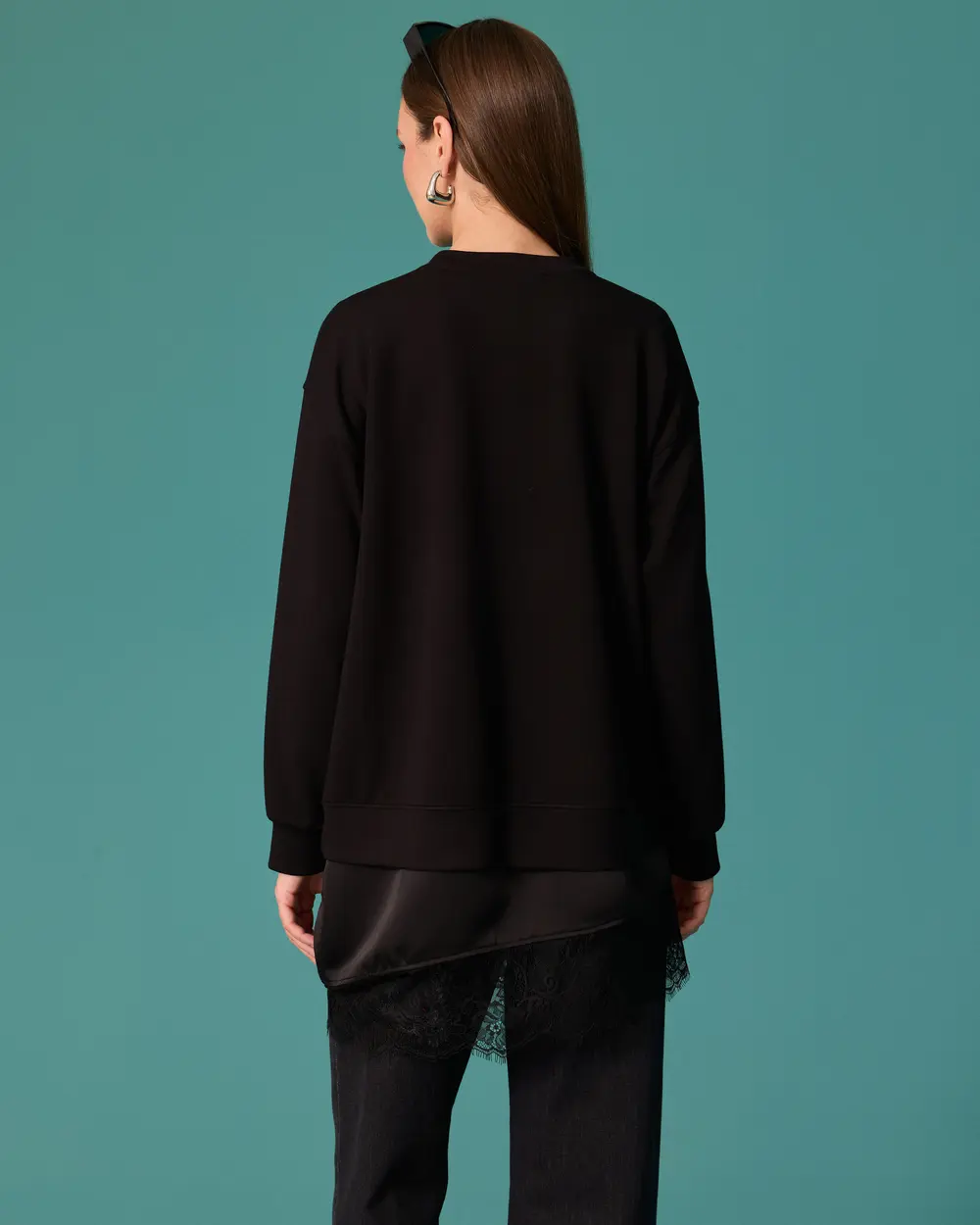 Dantel Detaylı Bisiklet Yaka Sweatshirt