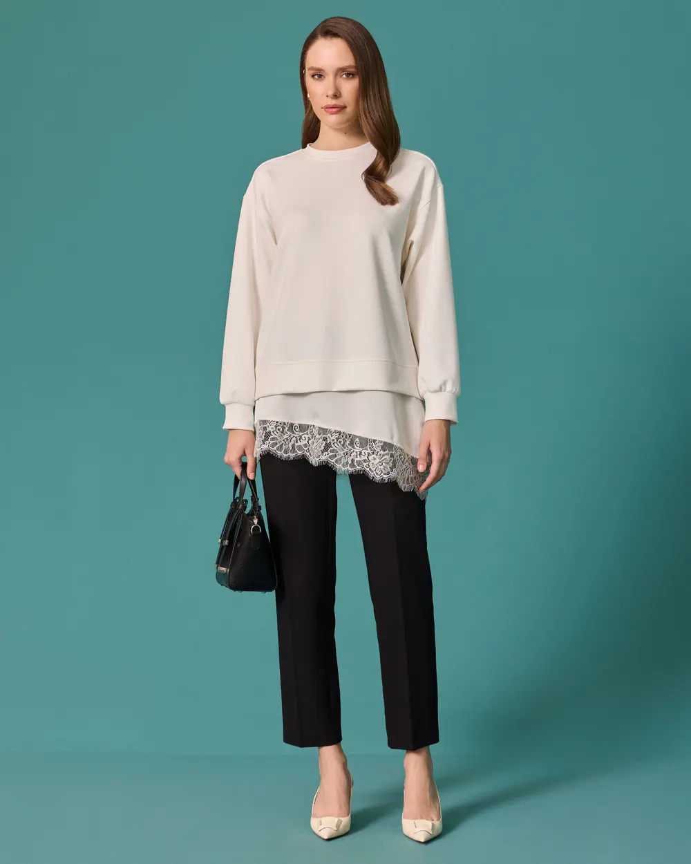 Dantel Detaylı Bisiklet Yaka Sweatshirt