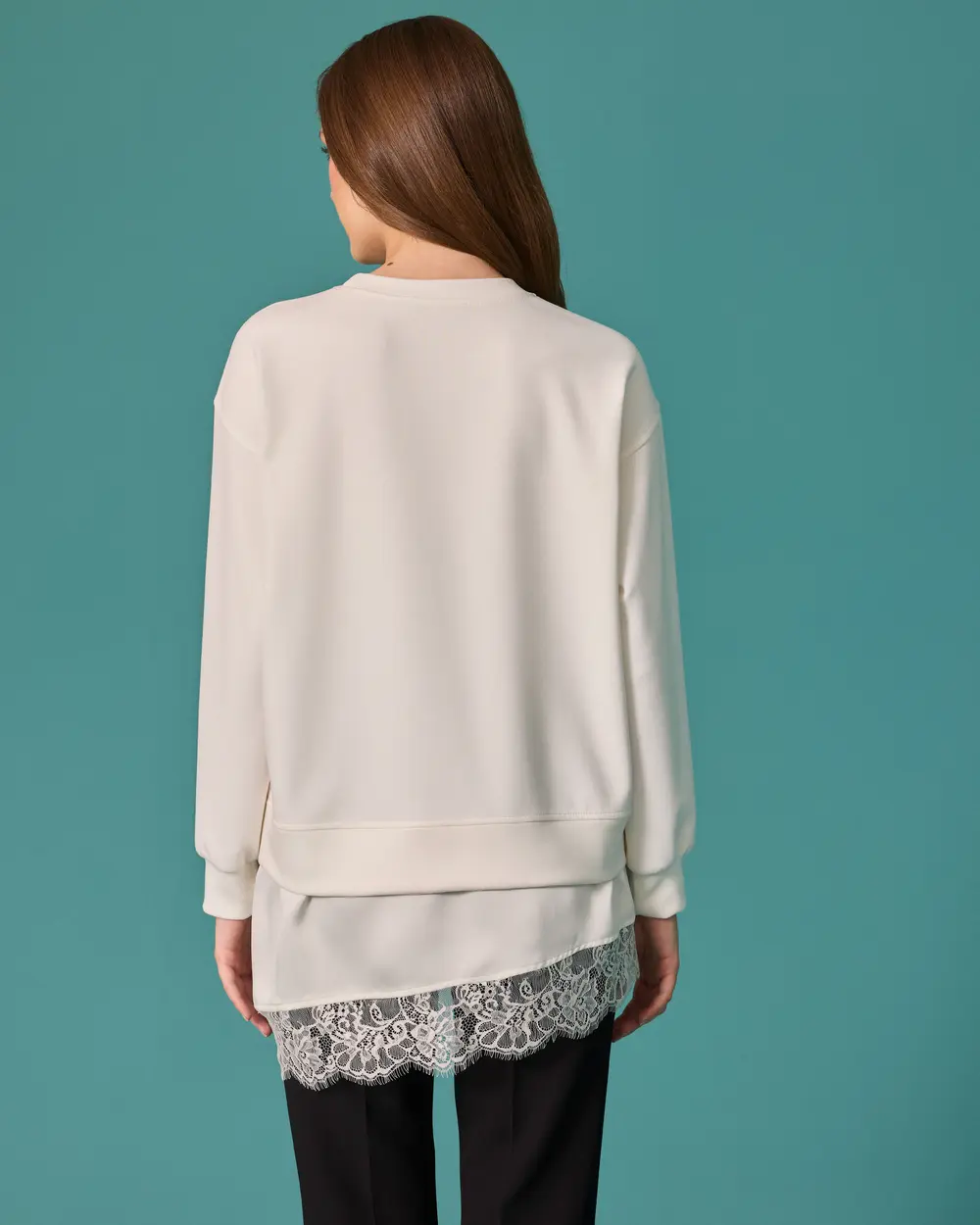 Dantel Detaylı Bisiklet Yaka Sweatshirt