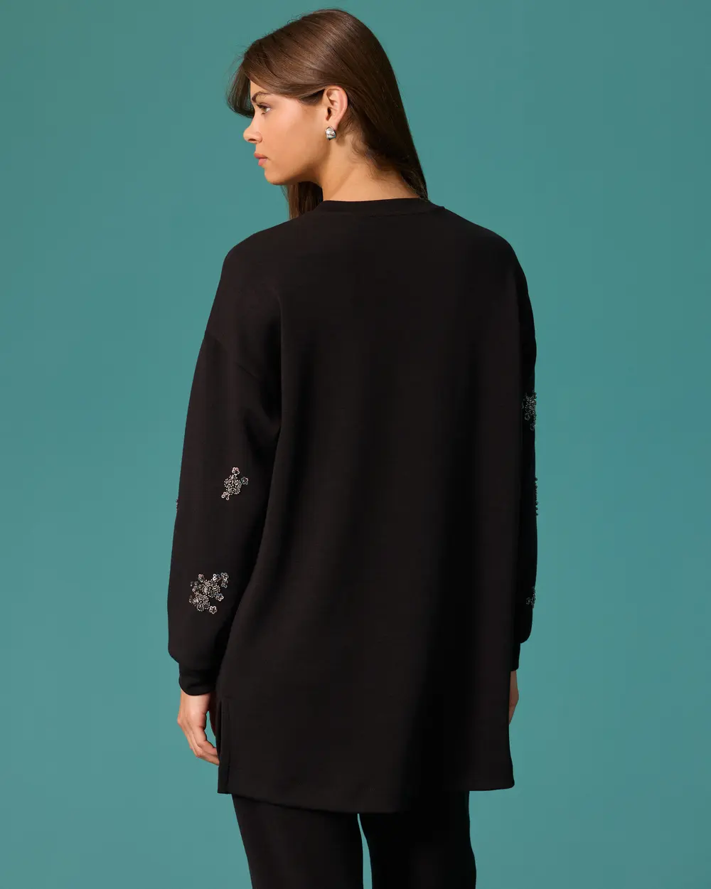 Boncuk İşlemeli Bisiklet Yaka Sweatshirt