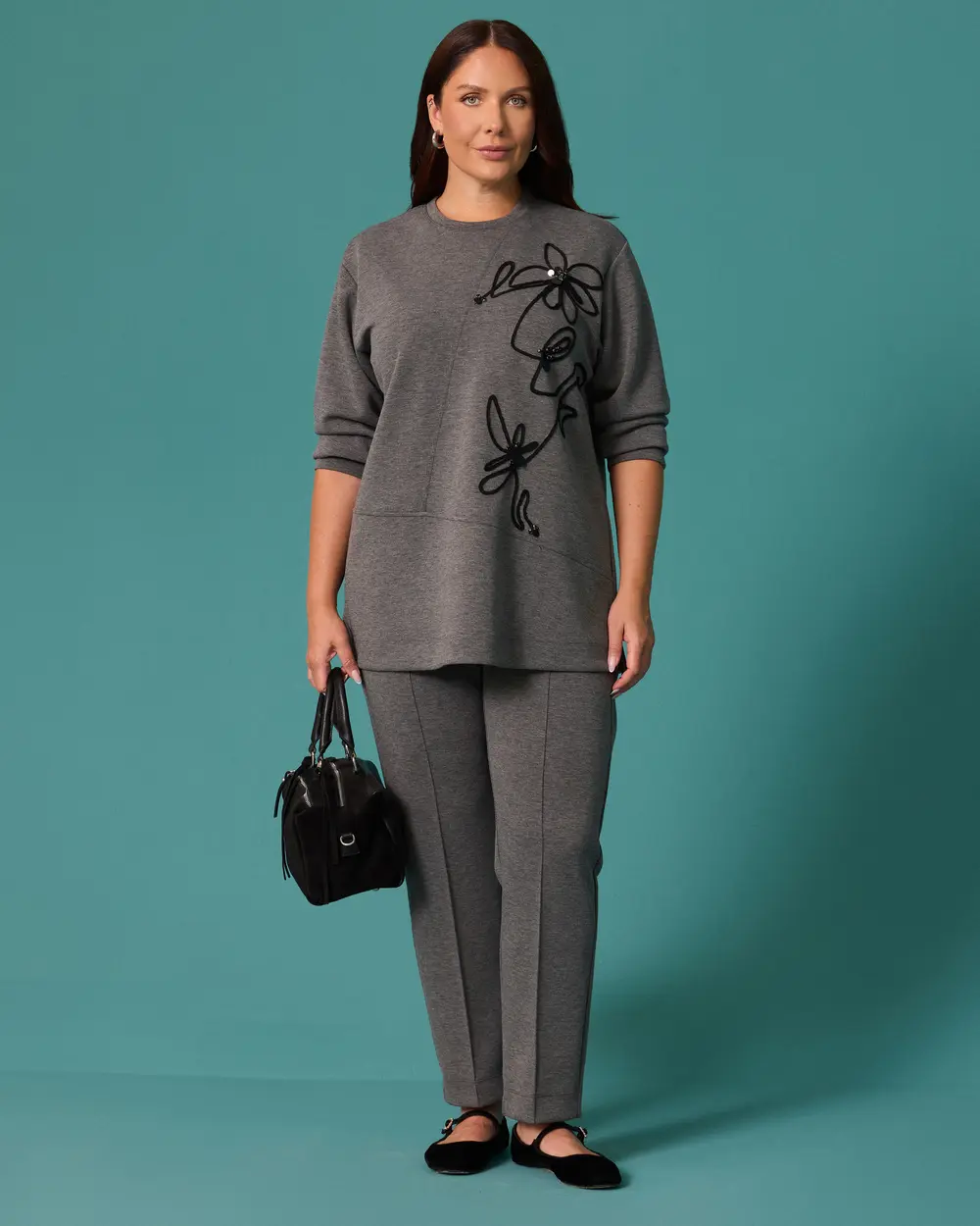 Büyük Beden Çiçek Aplikeli Bisiklet Yaka Cepli Sweatshirt