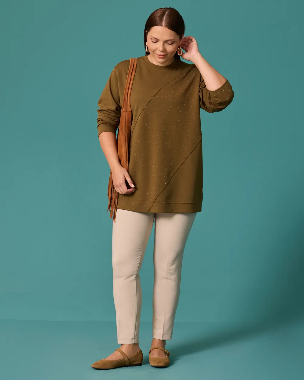 Büyük Beden Taş Detaylı Asimetrik Kesim Sweatshirt