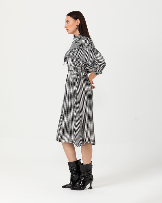 Kazayağı Desenli Elbise