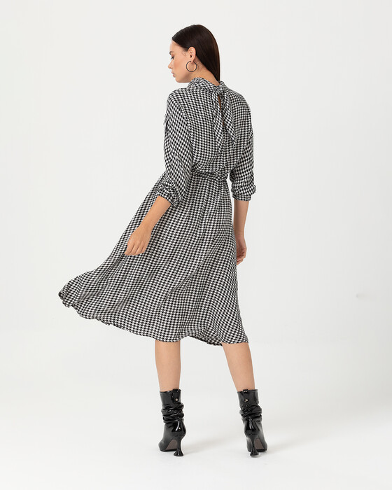 Kazayağı Desenli Elbise