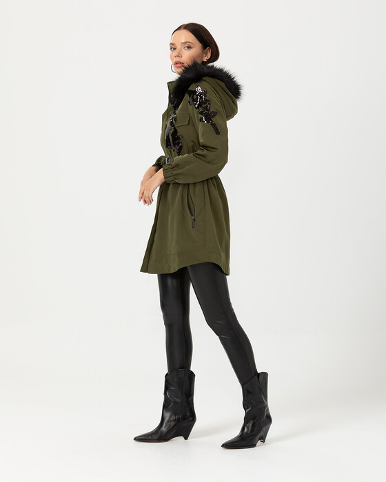 Pul Işlemeli Kemerli Kaban