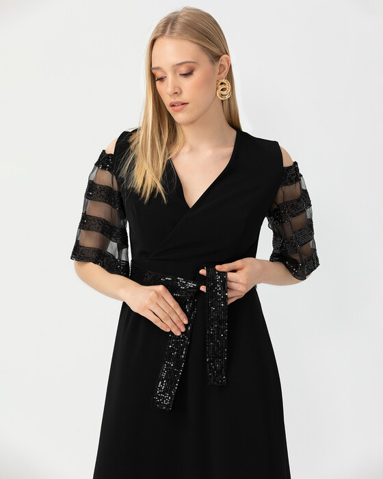 Kolları Tüllü Kemerli Elbise