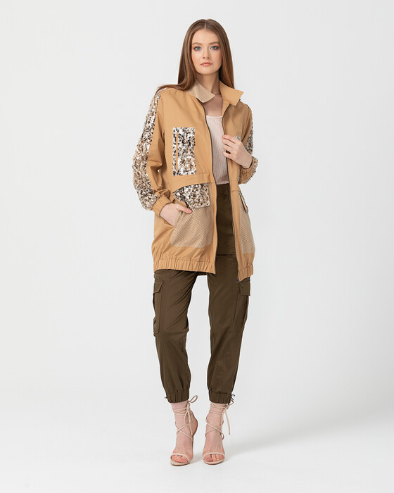 Pul Detaylı Trençkot