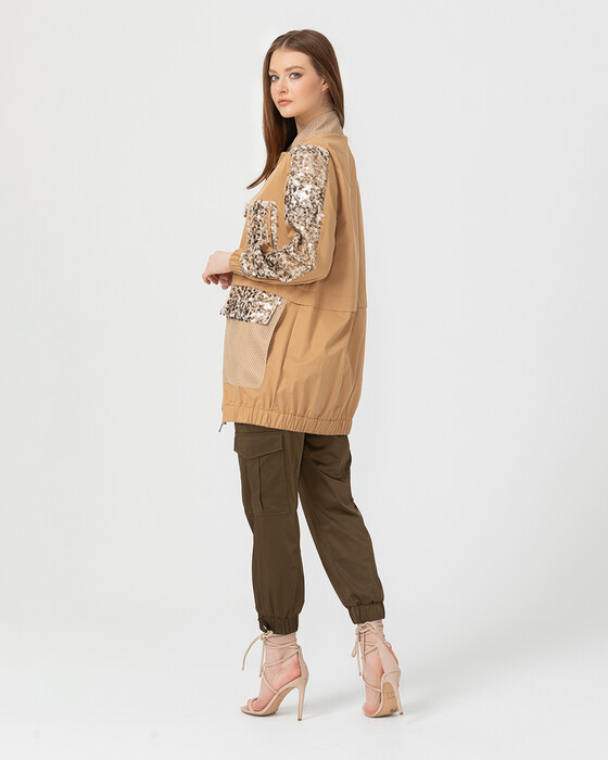 Pul Detaylı Trençkot