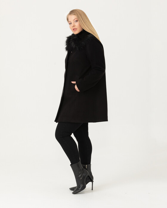 PLUS SIZE FAUX FUR DETAILED COAT