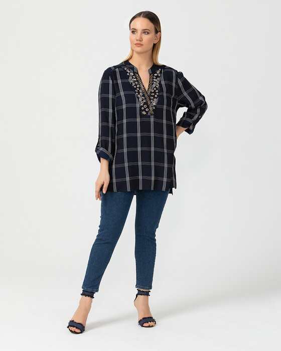 PLUS SIZE BLOUSE WITH SQUARE PATTERN