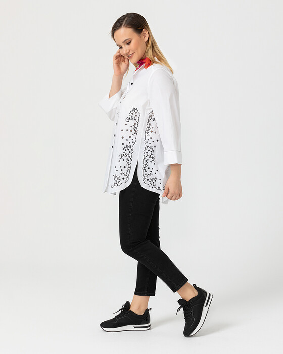 PLUS SIZE SHIRT WITH EMBROIDERY