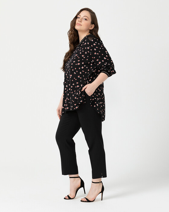 PLUS SIZE ROUND COLLAR BLOUSE WITH PATTERN DETAIL