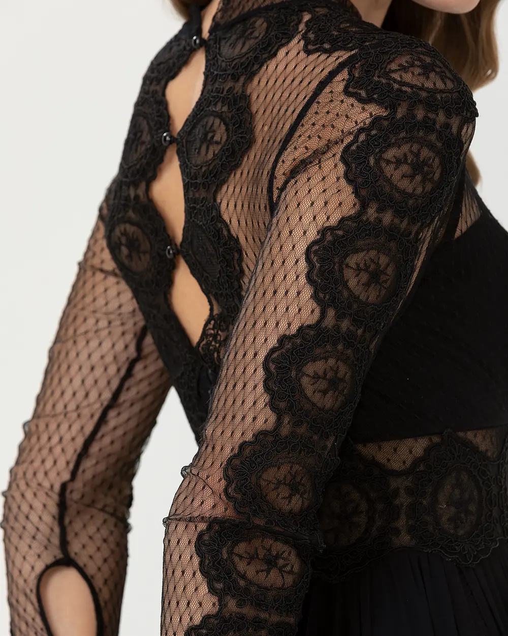 A Cut Zero Collar Tulle Evening Dress