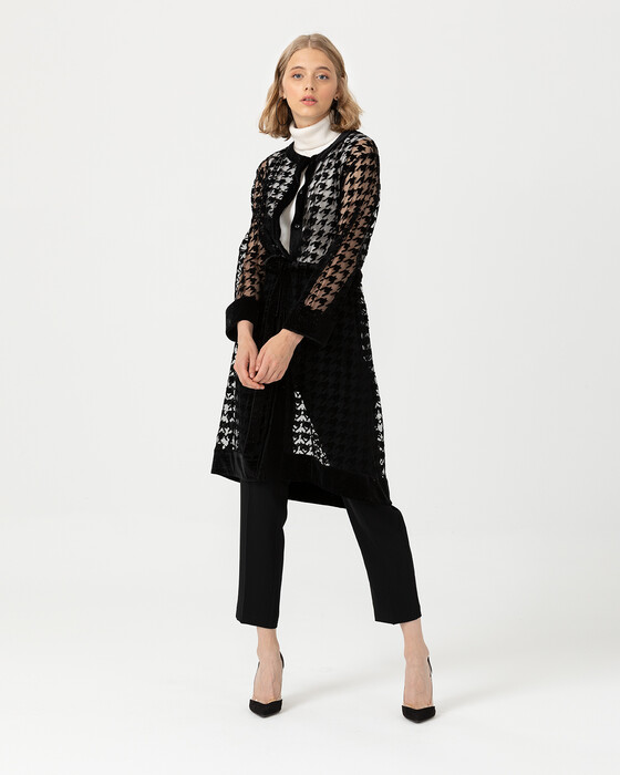 TRANSPARENT CAPE WITH CROWBAR PATTERN