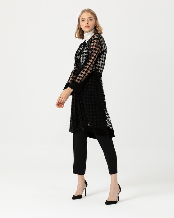 TRANSPARENT CAPE WITH CROWBAR PATTERN