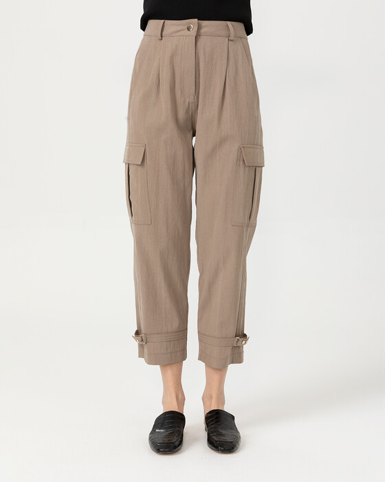 MOM-CUT PANTS WITH CARGO POCKETS
